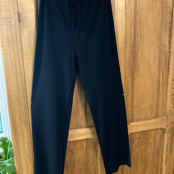 Relaxed drawstring pant. Polyester crepe fabric - Picture 5 of 9